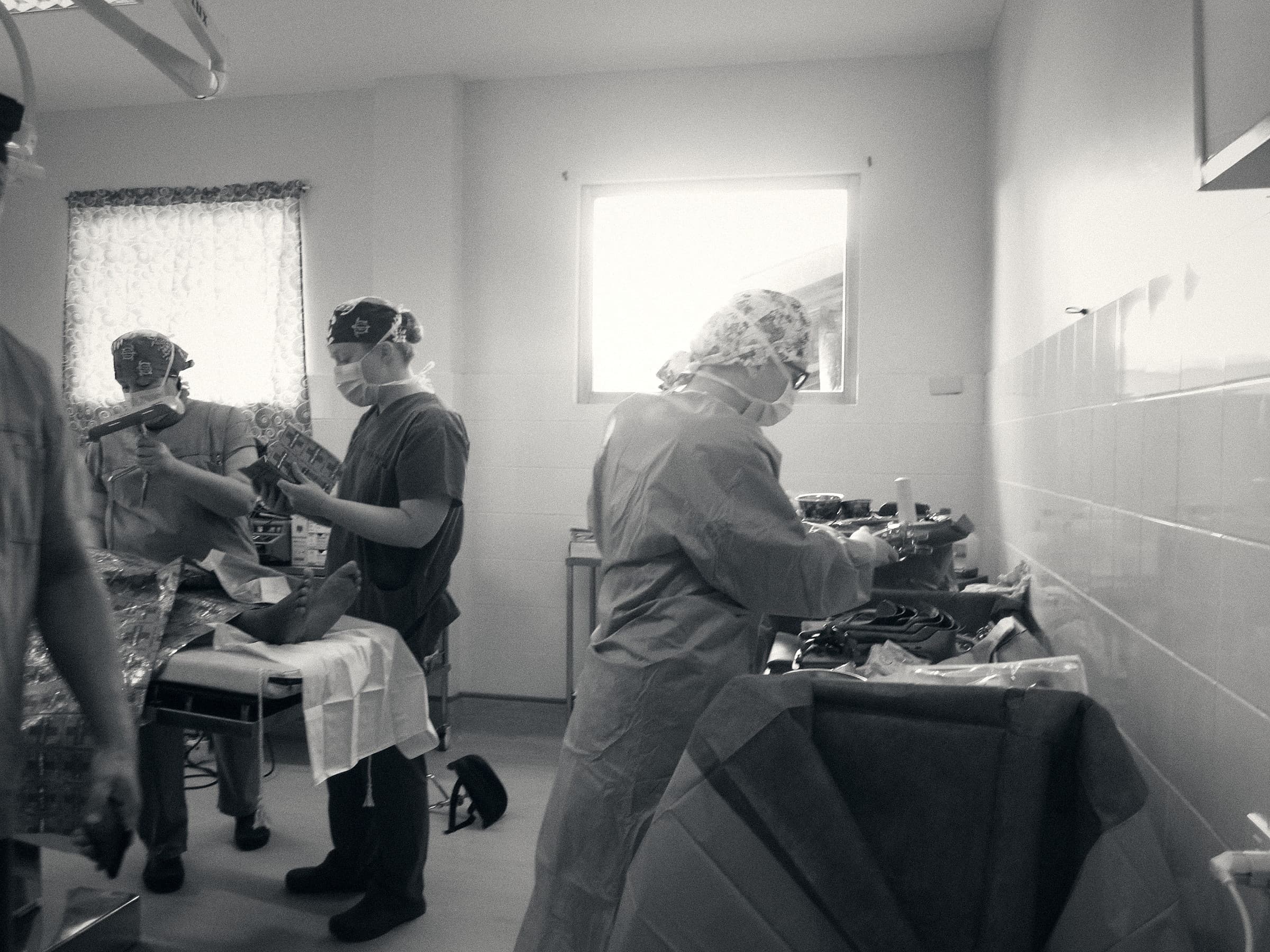 Ehrenamtliches Operationsteam der Surgical Mission Saarland während eines Eingriffs auf den Philippinen